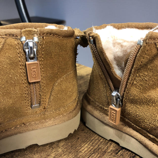 UGG(アグ)のUGG キッズブーツ キッズ/ベビー/マタニティのキッズ靴/シューズ(15cm~)(ブーツ)の商品写真