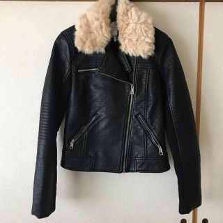 ザラ(ZARA)のZARA ライダース ジャケット ファー付 XS レザー調 ブルゾン (ライダースジャケット)