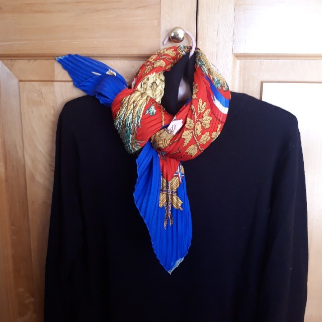 Hermes(エルメス)のHERMESプリーツスカーフ レディースのファッション小物(バンダナ/スカーフ)の商品写真