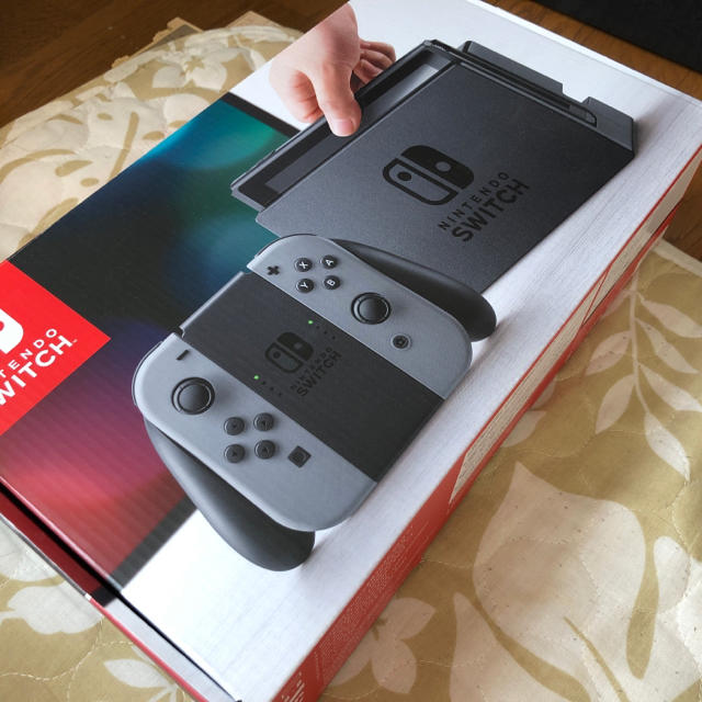 Nintendo Switch(ニンテンドースイッチ)の★本日限定価格★ほぼ未使用★任天堂スイッチ Nintendo Switch 本体 エンタメ/ホビーのゲームソフト/ゲーム機本体(家庭用ゲーム機本体)の商品写真