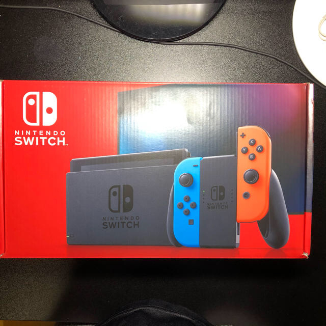 任天堂　Switch 新型　ネオン