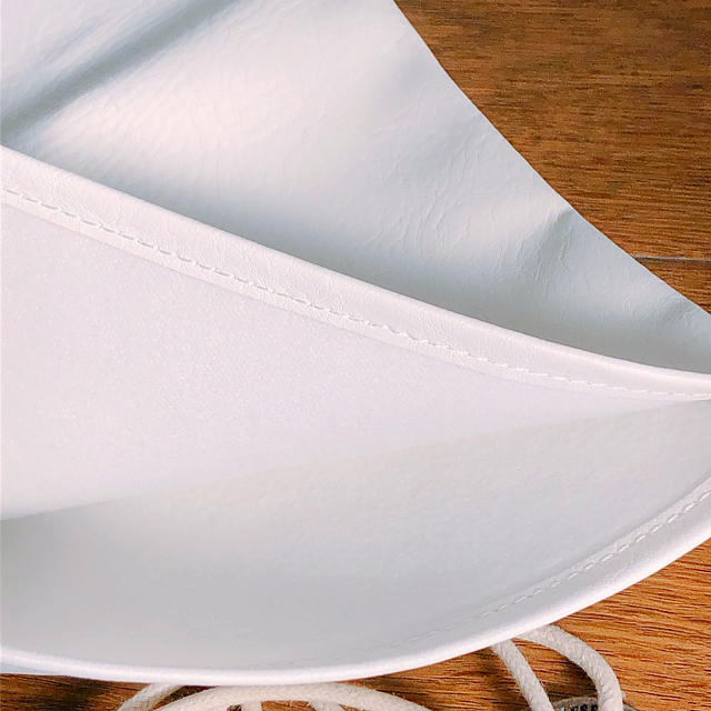 DIESEL(ディーゼル)のDIESEL⚜️ギフトバッグ 皮袋 ホワイト  レディースのバッグ(ショップ袋)の商品写真