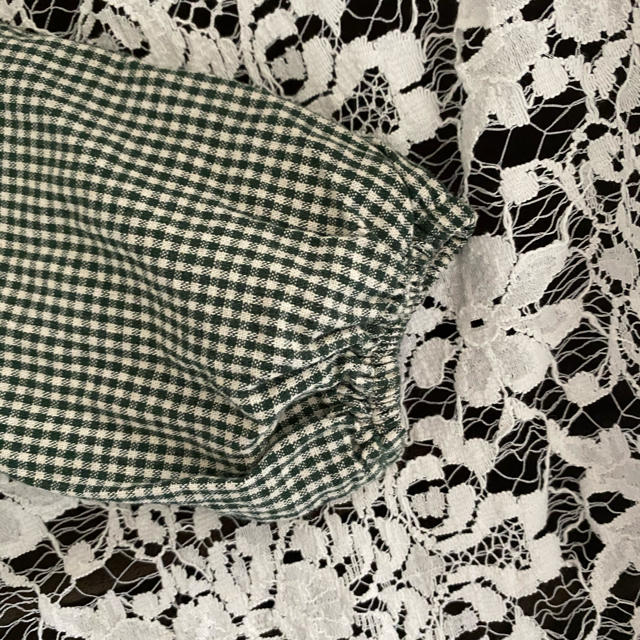 MONBEBE スカラップ刺繍　ロンパース キッズ/ベビー/マタニティのベビー服(~85cm)(ロンパース)の商品写真