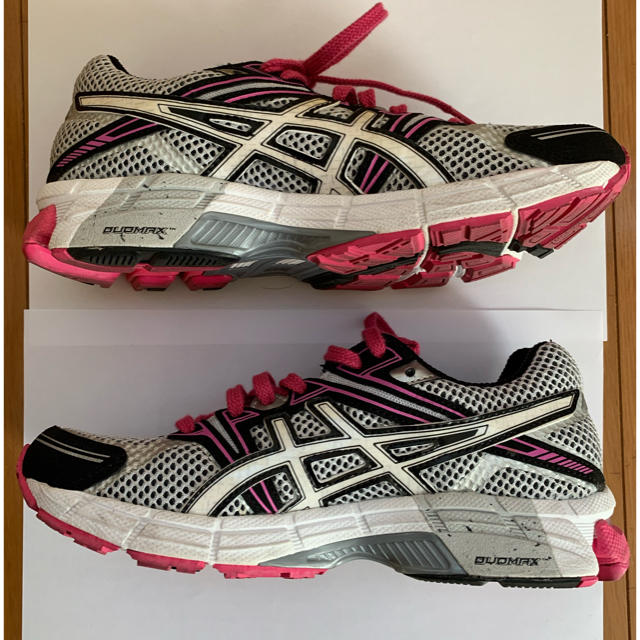 asics(アシックス)の【未使用に近い】アシックス 23.5 LADY　GT-1000　 スポーツ/アウトドアのランニング(シューズ)の商品写真