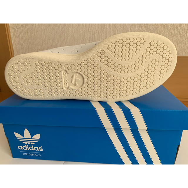 adidas(アディダス)のアディダス スタンスミスEE8543   23.5㎝   レディースの靴/シューズ(スニーカー)の商品写真