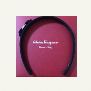 サルヴァトーレフェラガモ(Salvatore Ferragamo)のフェラガモ ヴァラ リボンカチューシャ(カチューシャ)