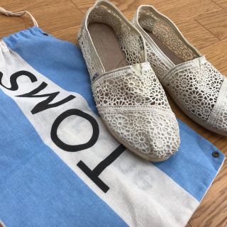 トムズ(TOMS)のTOMS  レースシューズ　ホワイト(スリッポン/モカシン)