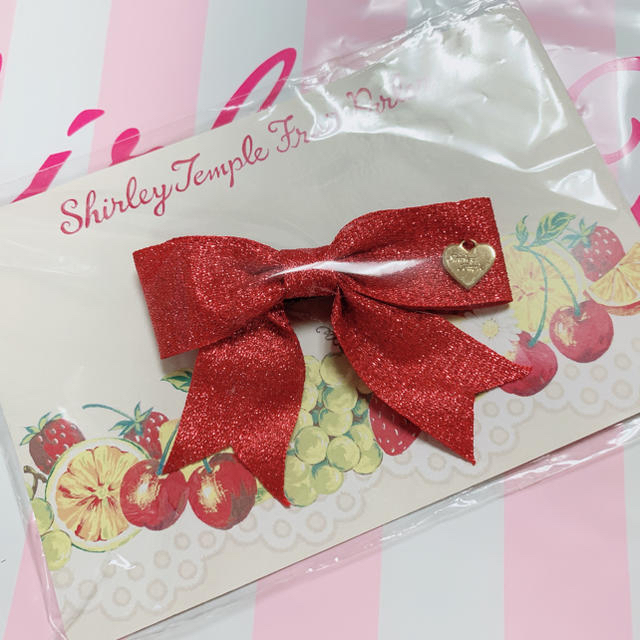 Shirley Temple(シャーリーテンプル)のシャーリーテンプル⭐︎ グリッターリボンクリップ赤　美品です。 キッズ/ベビー/マタニティのこども用ファッション小物(その他)の商品写真