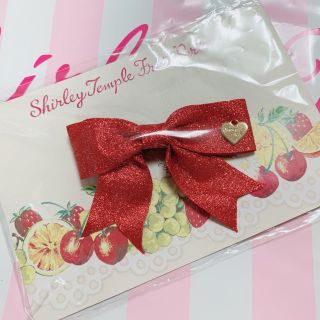 シャーリーテンプル(Shirley Temple)のシャーリーテンプル⭐︎ グリッターリボンクリップ赤　美品です。(その他)