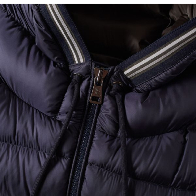 MONCLER(モンクレール)の新品タグ付【Moncler】AMIENS アミアン　ダウンベスト　ネイビー　2 メンズのジャケット/アウター(ダウンベスト)の商品写真