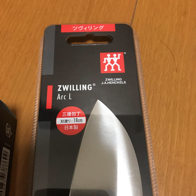 Zwilling J.A. Henckels(ツヴィリングジェイエーヘンケルス)の新品　Zwilling Arc L 包丁　18cm インテリア/住まい/日用品のキッチン/食器(調理道具/製菓道具)の商品写真