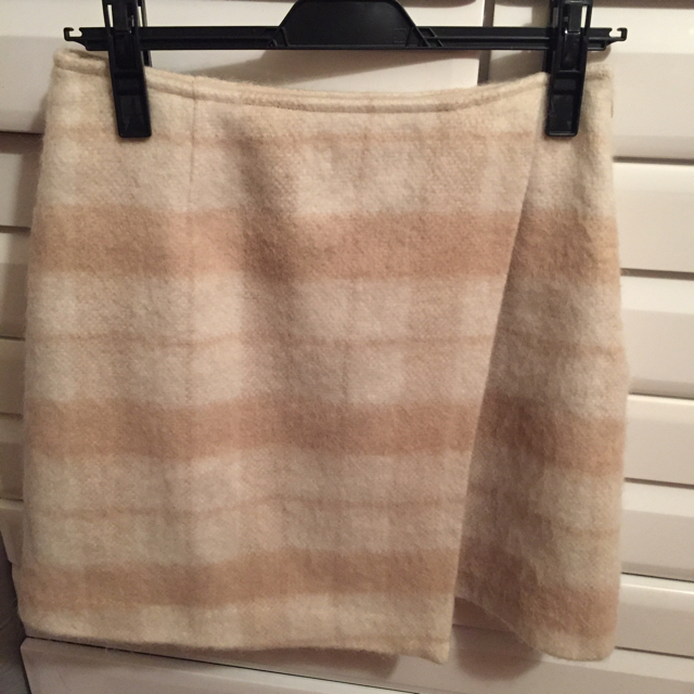 MERCURYDUO(マーキュリーデュオ)のシャギーチェックラップスカート♡ベージュ レディースのスカート(ミニスカート)の商品写真