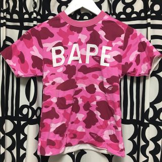 アベイシングエイプ(A BATHING APE)のbathing ape Tシャツ　ピンクカモフラージュ　リバーシブル(Tシャツ(半袖/袖なし))