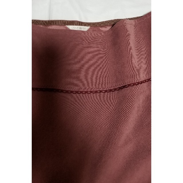 L'EST ROSE(レストローズ)のレストローズ☆エンジピンクのティアードスカート レディースのスカート(ひざ丈スカート)の商品写真