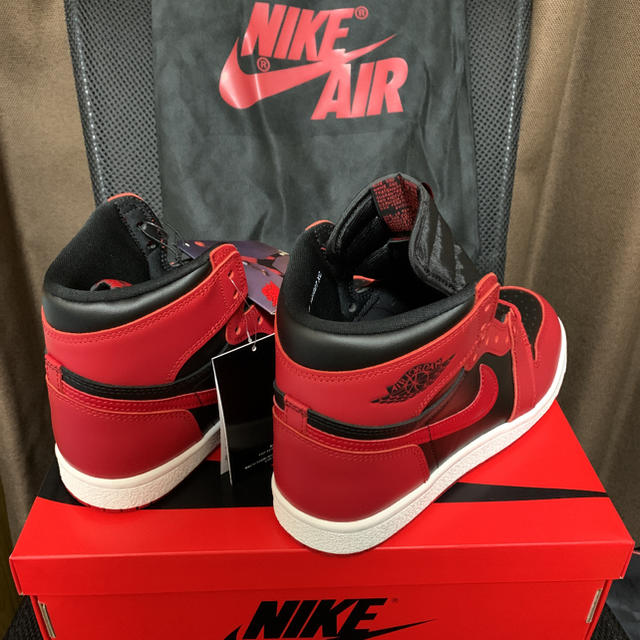 NIKE(ナイキ)のNIKE AIR JORDAN 1 HI 85 VARSITY RED 27 メンズの靴/シューズ(スニーカー)の商品写真