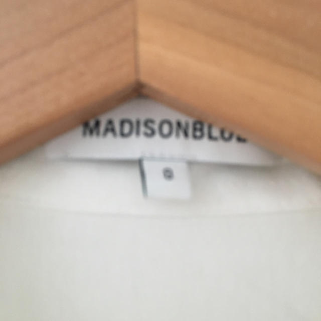 MADISONBLUE(マディソンブルー)の美品 マディソンブルー  白シャツ 2019 レディースのトップス(シャツ/ブラウス(長袖/七分))の商品写真