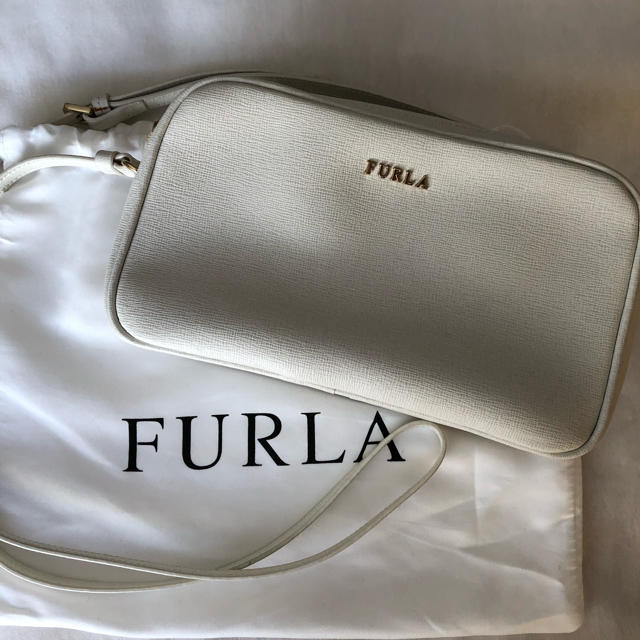 Furla(フルラ)のFULRA❤︎ダブルジップショルダーバック☆ホワイト レディースのバッグ(ショルダーバッグ)の商品写真