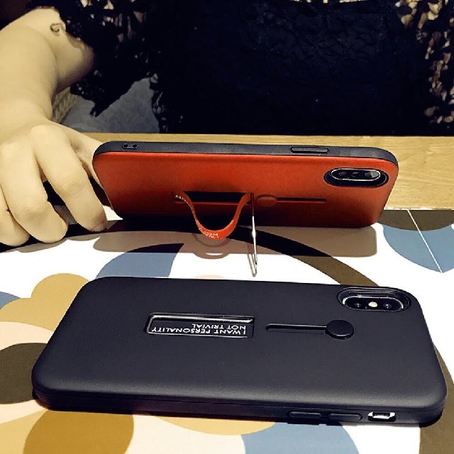 iPhone(アイフォーン)の落下防止ベルト付きiPhoneケース スマホ/家電/カメラのスマホアクセサリー(iPhoneケース)の商品写真