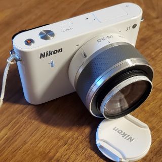 ニコン(Nikon)のNikon J1+レンズ2本+SD+ケース+バック(ミラーレス一眼)