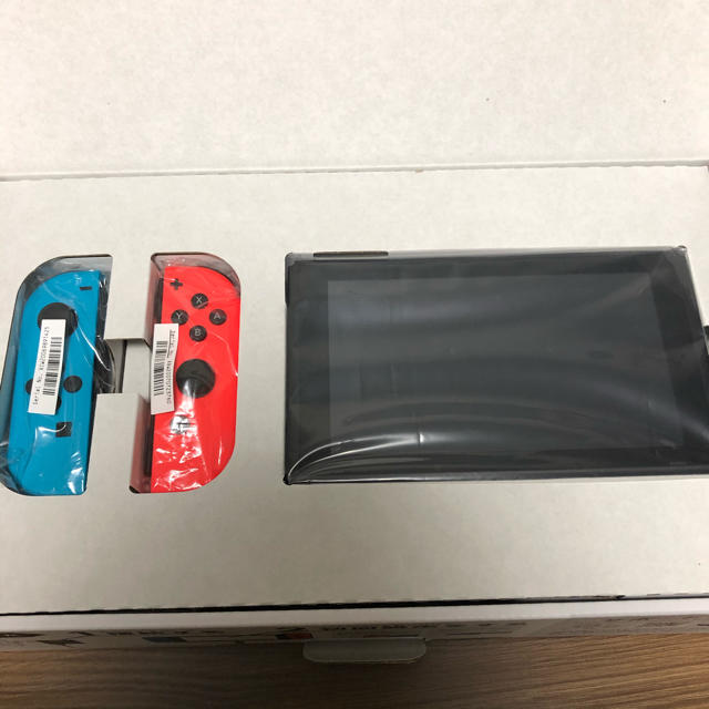 Nintendo Switch(ニンテンドースイッチ)のNintendo Switch 本体　ネオン　新型 エンタメ/ホビーのゲームソフト/ゲーム機本体(家庭用ゲーム機本体)の商品写真