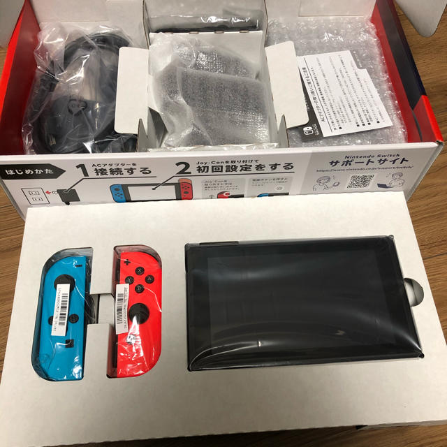 Nintendo Switch(ニンテンドースイッチ)のNintendo Switch 本体　ネオン　新型 エンタメ/ホビーのゲームソフト/ゲーム機本体(家庭用ゲーム機本体)の商品写真