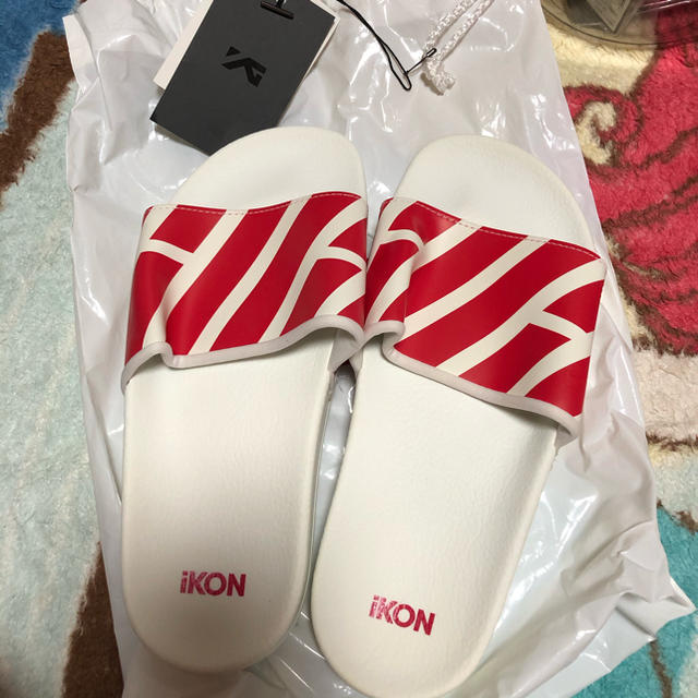 iKON(アイコン)のiKON 公式　スリッパ  サンダル　限定　レア　ファッション　送料込 エンタメ/ホビーのおもちゃ/ぬいぐるみ(キャラクターグッズ)の商品写真