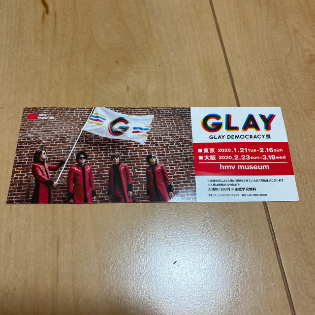 ☆GLAY DEMOCRACY展☆限定バッチ＆入場券半券＆チラシ エンタメ/ホビーのタレントグッズ(ミュージシャン)の商品写真