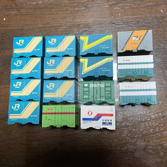 Nゲージ コンテナ15個セット エンタメ/ホビーのおもちゃ/ぬいぐるみ(鉄道模型)の商品写真