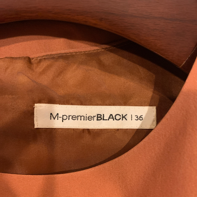 M-premier(エムプルミエ)の【美品】M-PREMIER BLACK ワンピース レディースのワンピース(ひざ丈ワンピース)の商品写真