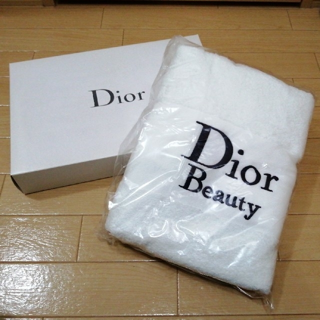 Dior(ディオール)の☆あーちゃん☆さん専用【新品】Dior ディオール バスタオル インテリア/住まい/日用品の日用品/生活雑貨/旅行(タオル/バス用品)の商品写真