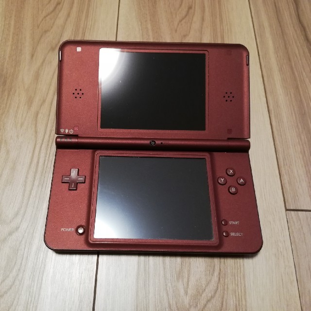 ニンテンドーDS(ニンテンドーDS)の【最終値下げ】ニンテンドー DSi  LL WINE RED 本体 エンタメ/ホビーのゲームソフト/ゲーム機本体(携帯用ゲーム機本体)の商品写真