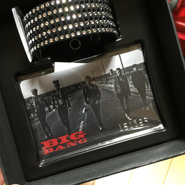 SWAROVSKI(スワロフスキー)のBIGBANG VIPシート特典 ブレス エンタメ/ホビーのタレントグッズ(ミュージシャン)の商品写真