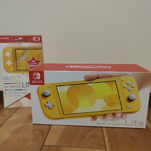 新品送料込　Nintendo Switch Lite イエロー　保護フィルム付