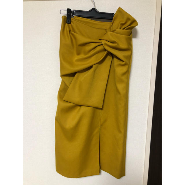 UNITED ARROWS(ユナイテッドアローズ)のunited tokyo デコラティブノットスカート　イエロー レディースのスカート(ひざ丈スカート)の商品写真