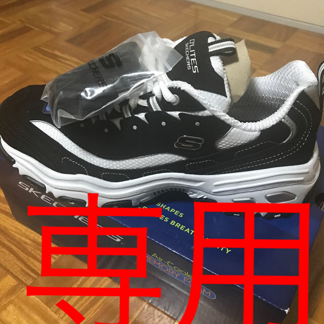 SKECHERSスニーカー