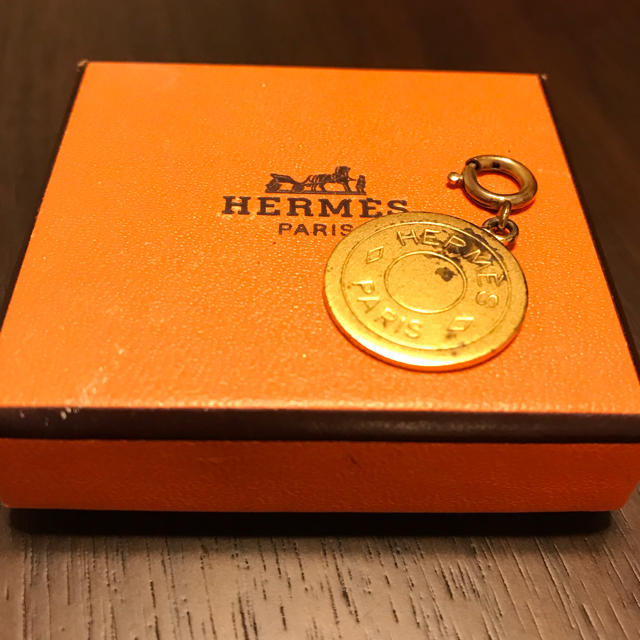 Hermes(エルメス)の少しお値下げ　エルメス　セリエ　ペンダントトップ　ゴールド レディースのアクセサリー(チャーム)の商品写真
