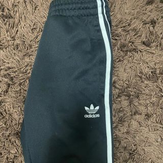 アディダス(adidas)のadidas トラックパンツ(チノパン)