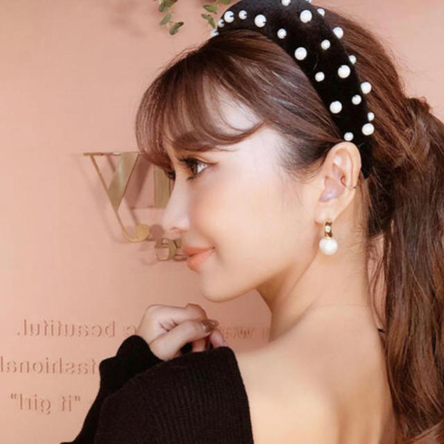 eimy istoire(エイミーイストワール)の新品♡ベロア　パール　カチューシャ レディースのヘアアクセサリー(カチューシャ)の商品写真