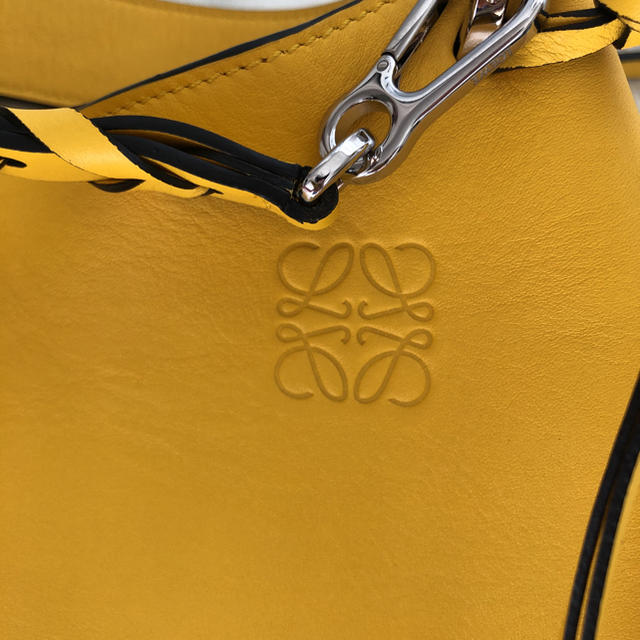 LOEWE(ロエベ)の未使用　LOEWE ロエベ　フォーチュン　ホーボー　バッグ レディースのバッグ(ショルダーバッグ)の商品写真