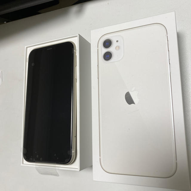 iPhone - アイホン11 ホワイト64GB 新品 ドコモSIMロック解除済　moon様売約品