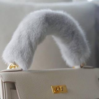 フェンディ(FENDI)のミンクファー    ファーハンドル　新品　マグネットタイプ(ハンドバッグ)