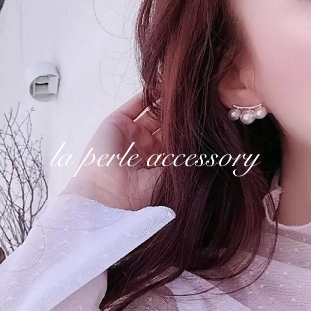 TOCCA(トッカ)の#105 スリーパールピアス ゴールド レディースのアクセサリー(ピアス)の商品写真