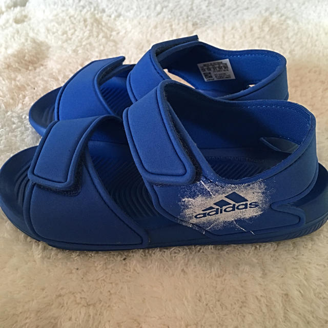 adidas(アディダス)のアディダス サンダル キッズ/ベビー/マタニティのキッズ靴/シューズ(15cm~)(サンダル)の商品写真