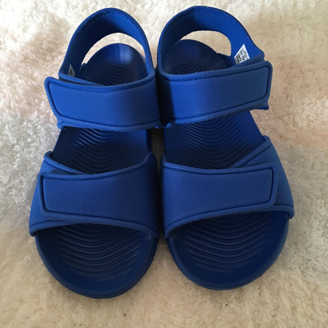 adidas(アディダス)のアディダス サンダル キッズ/ベビー/マタニティのキッズ靴/シューズ(15cm~)(サンダル)の商品写真