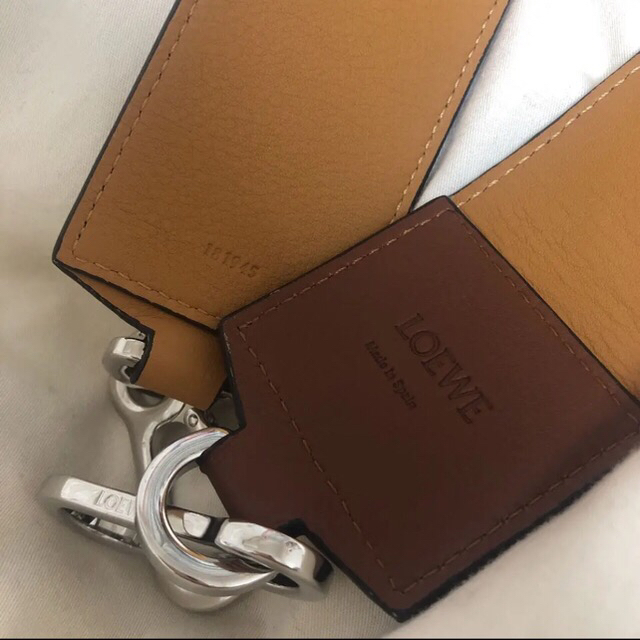 LOEWE(ロエベ)のストラップ レディースのバッグ(ショルダーバッグ)の商品写真