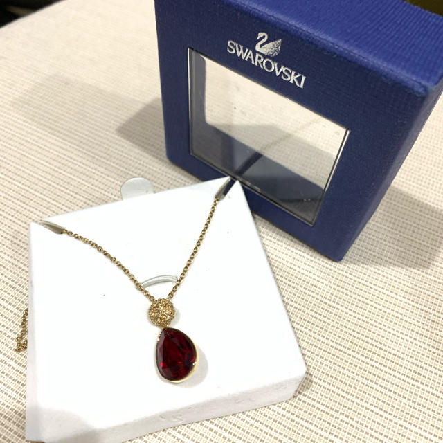 SWAROVSKI - スワロフスキー ネックレス 赤 レッド 新品未使用の SWAROVSKI - スワロフスキー ネックレス 赤 レッド 新品未使用の