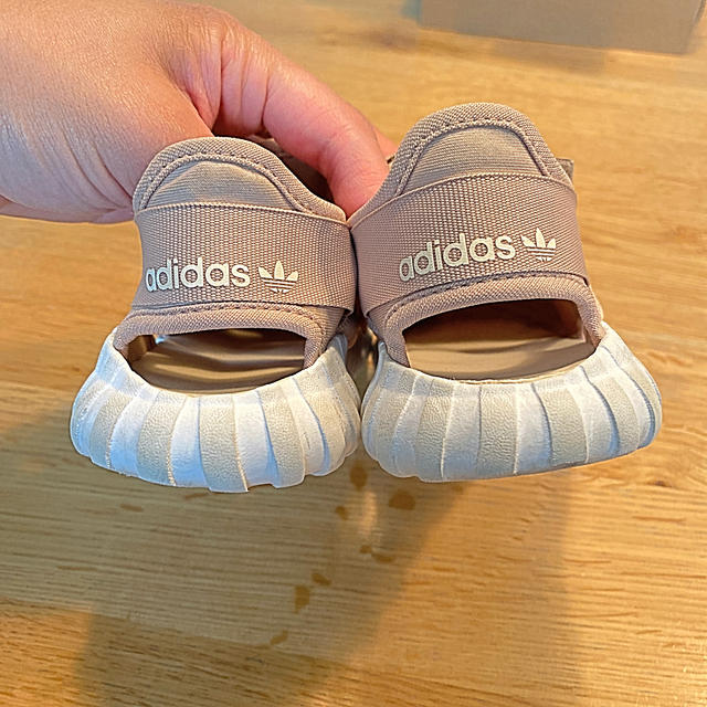 adidas(アディダス)のadidas ドゥームサンダル 15cm キッズ/ベビー/マタニティのキッズ靴/シューズ(15cm~)(サンダル)の商品写真