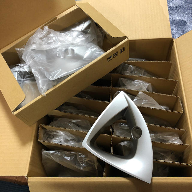 トヨタ - プリウス 50系後期 純正ホイール用 アクセントピースの トヨタ - プリウス 50系後期 純正ホイール用 アクセントピースの