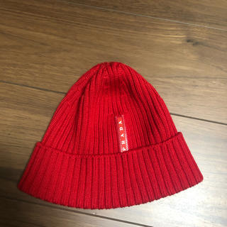プラダ(PRADA)のプラダ　ニットキャップ ニット帽　PRADA 赤　ビーニー(ニット帽/ビーニー)