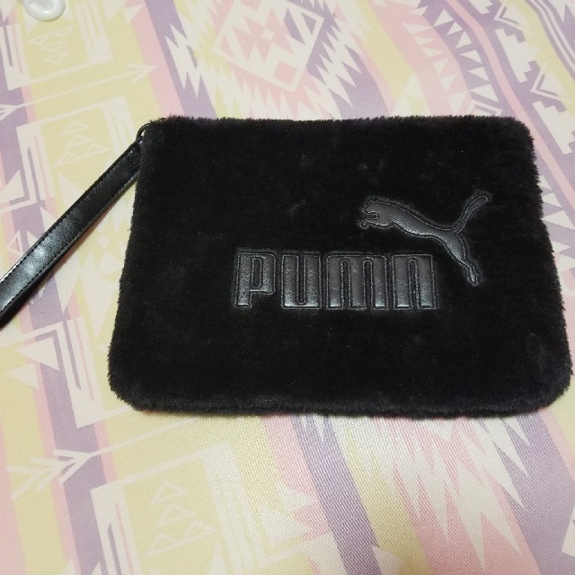 PUMA(プーマ)の即購入OK プーマ クラッチバッグ ファー レディースのバッグ(クラッチバッグ)の商品写真